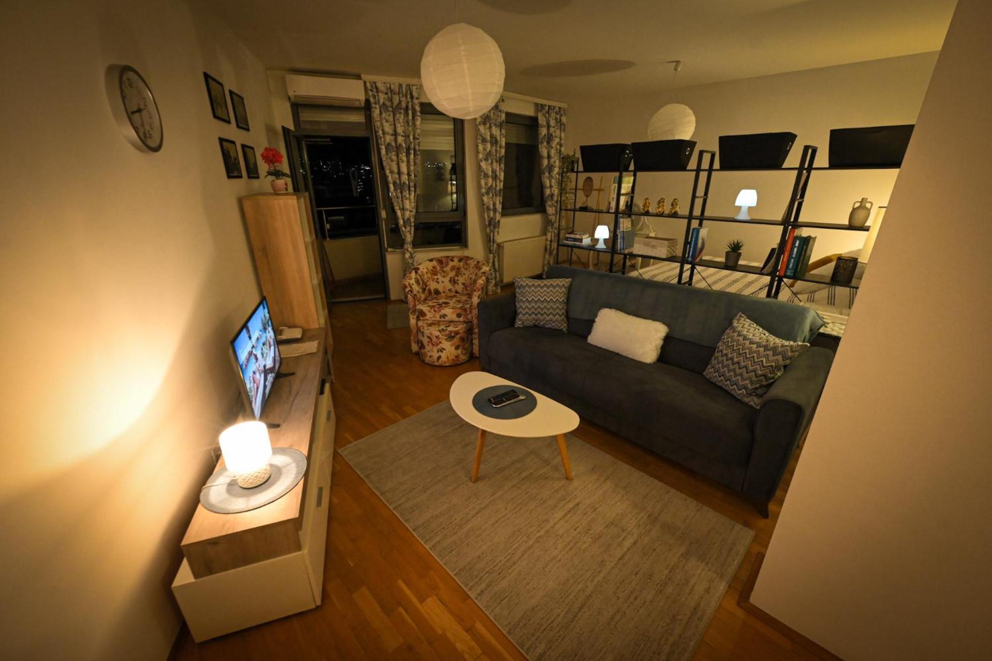 L&B Studio Apartment Приштина Экстерьер фото