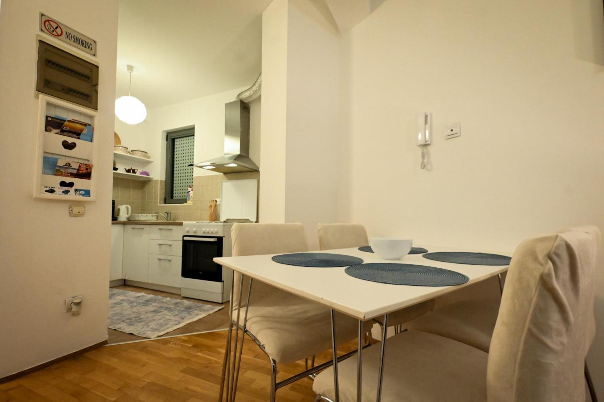 L&B Studio Apartment Приштина Экстерьер фото