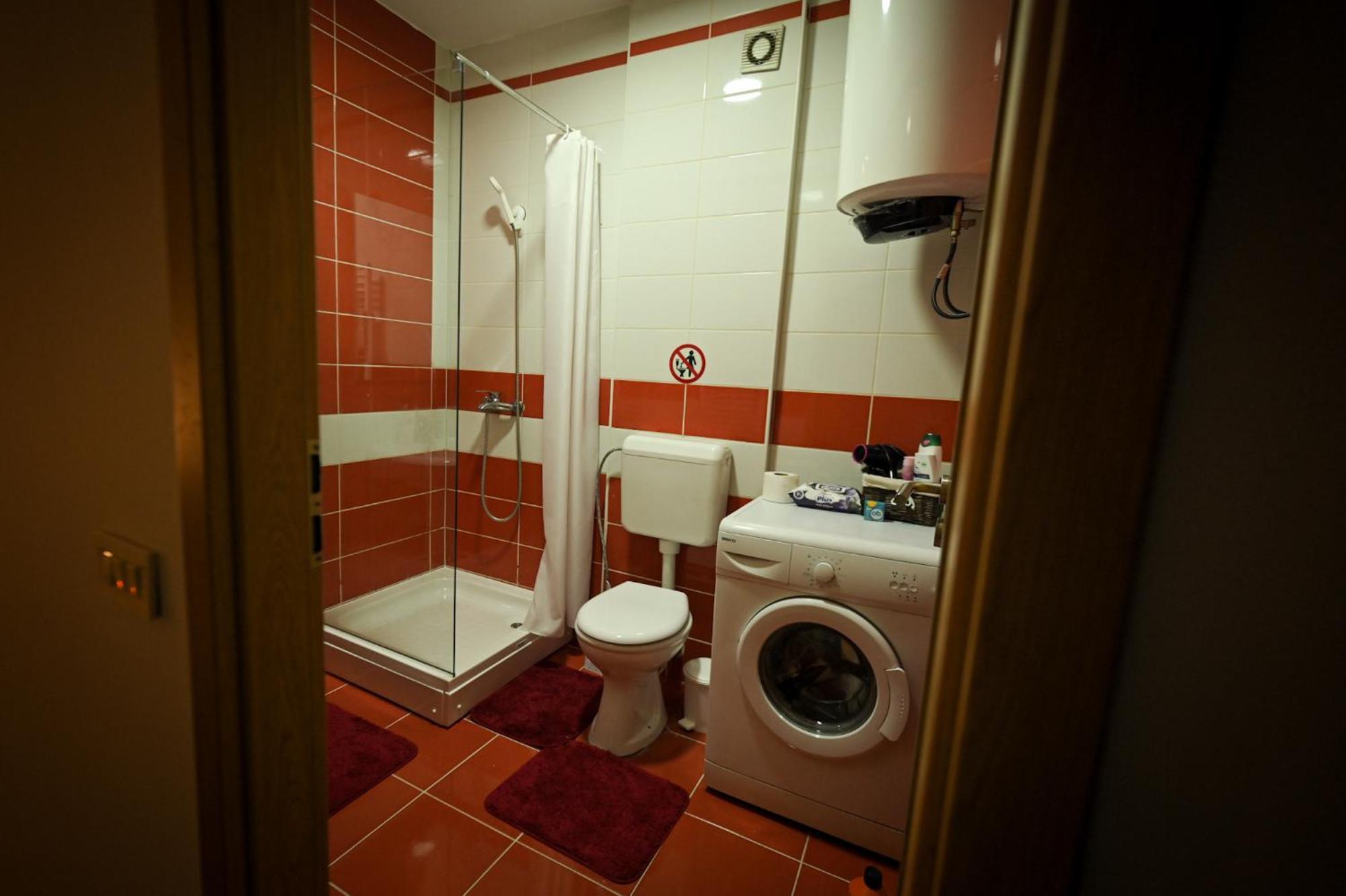 L&B Studio Apartment Приштина Экстерьер фото