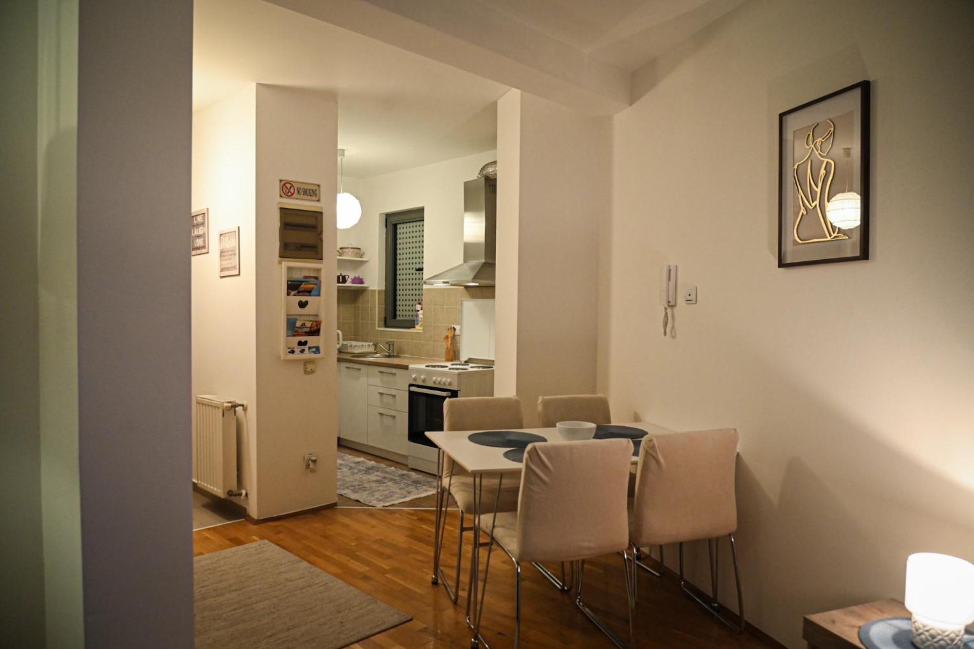 L&B Studio Apartment Приштина Экстерьер фото