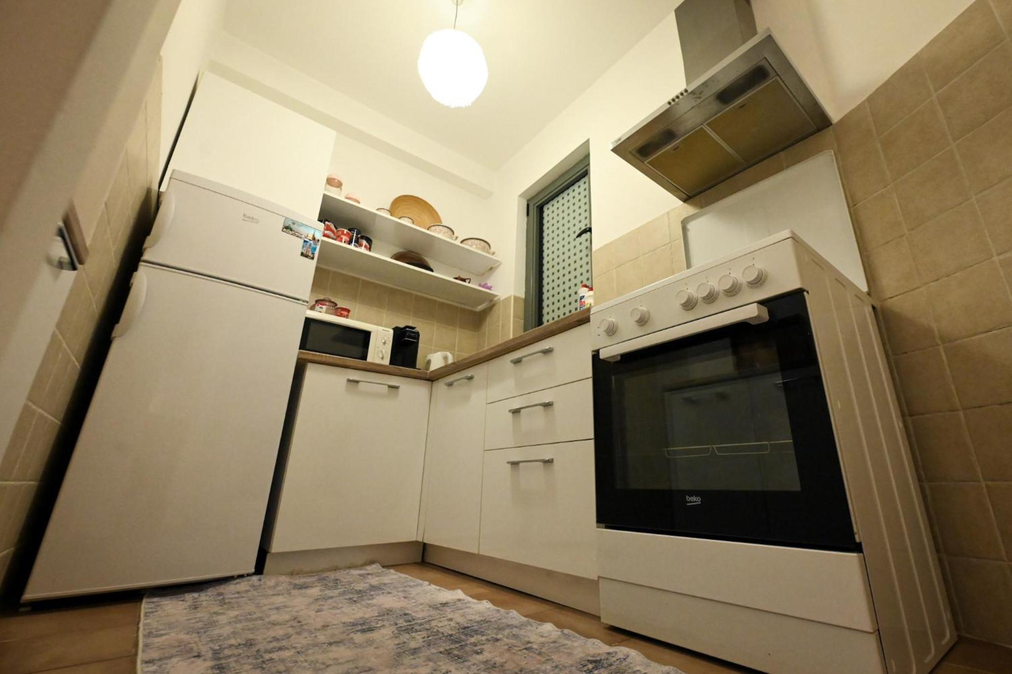 L&B Studio Apartment Приштина Экстерьер фото