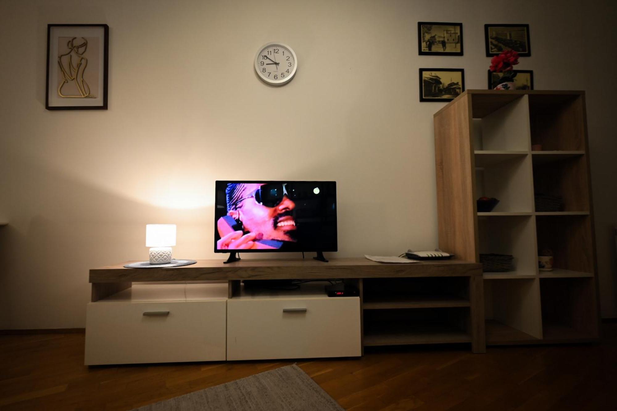 L&B Studio Apartment Приштина Экстерьер фото